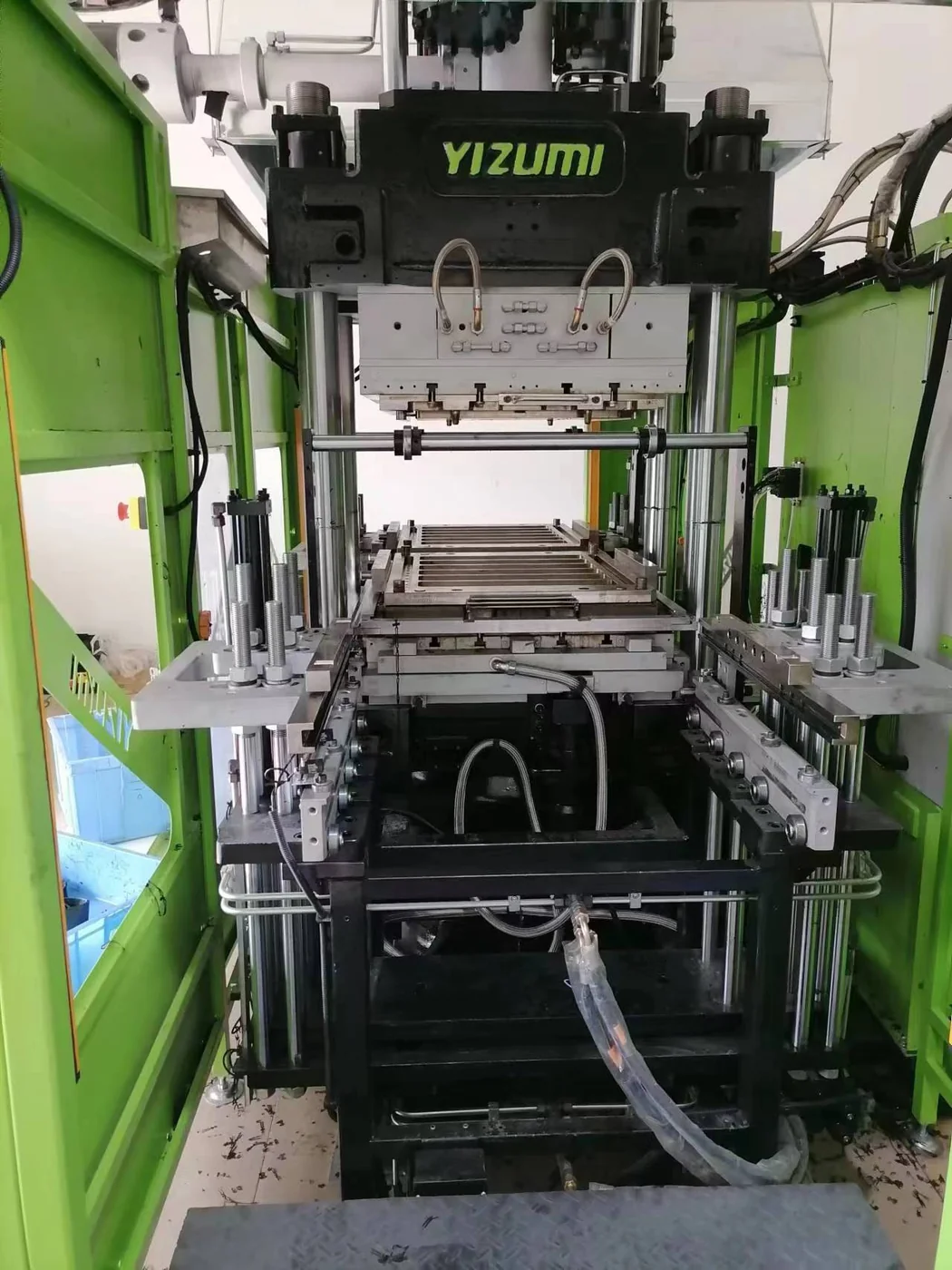 Yizumi rubber moulding press